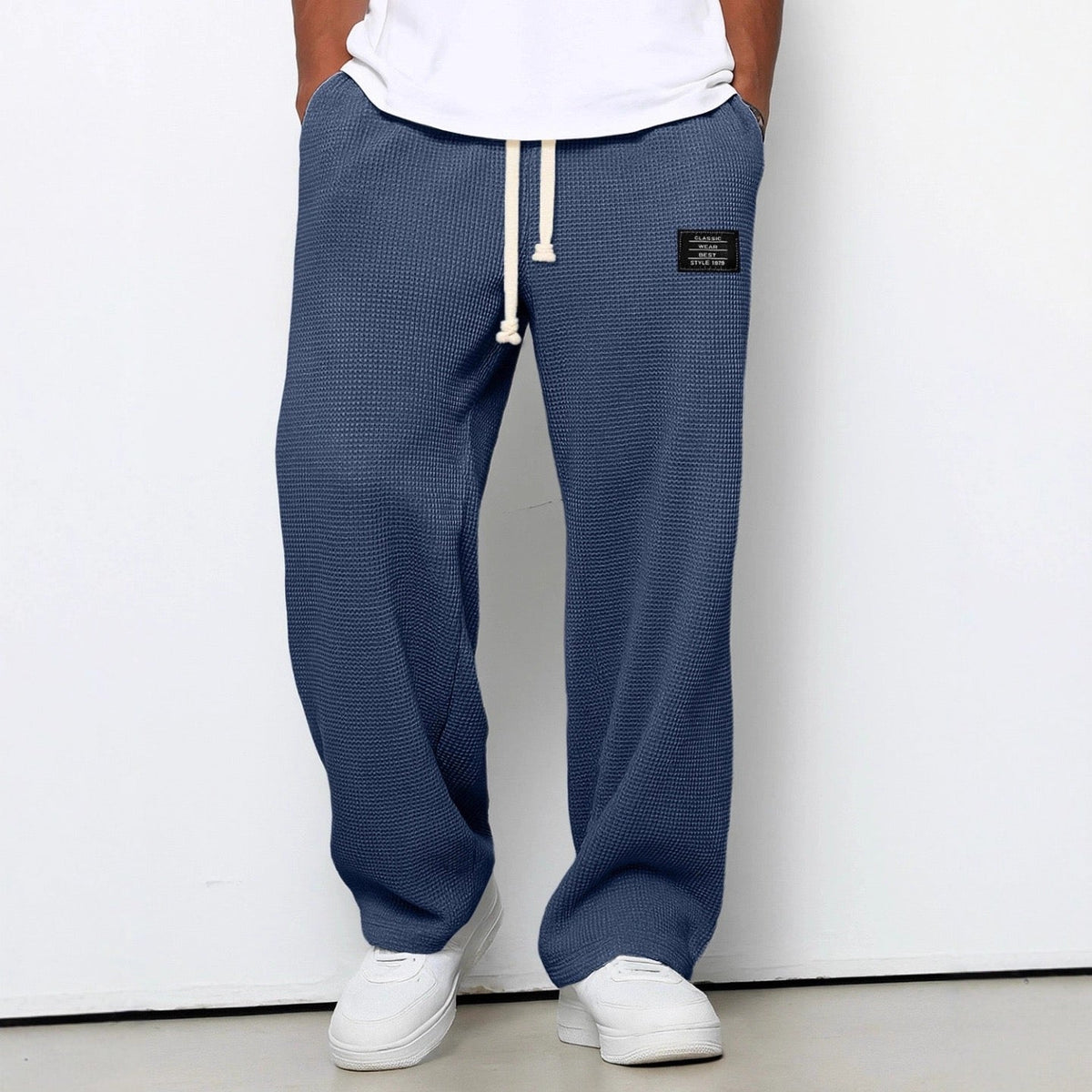Pantalon homme texture gaufrée, coupe droite, dix coloris, bleu
