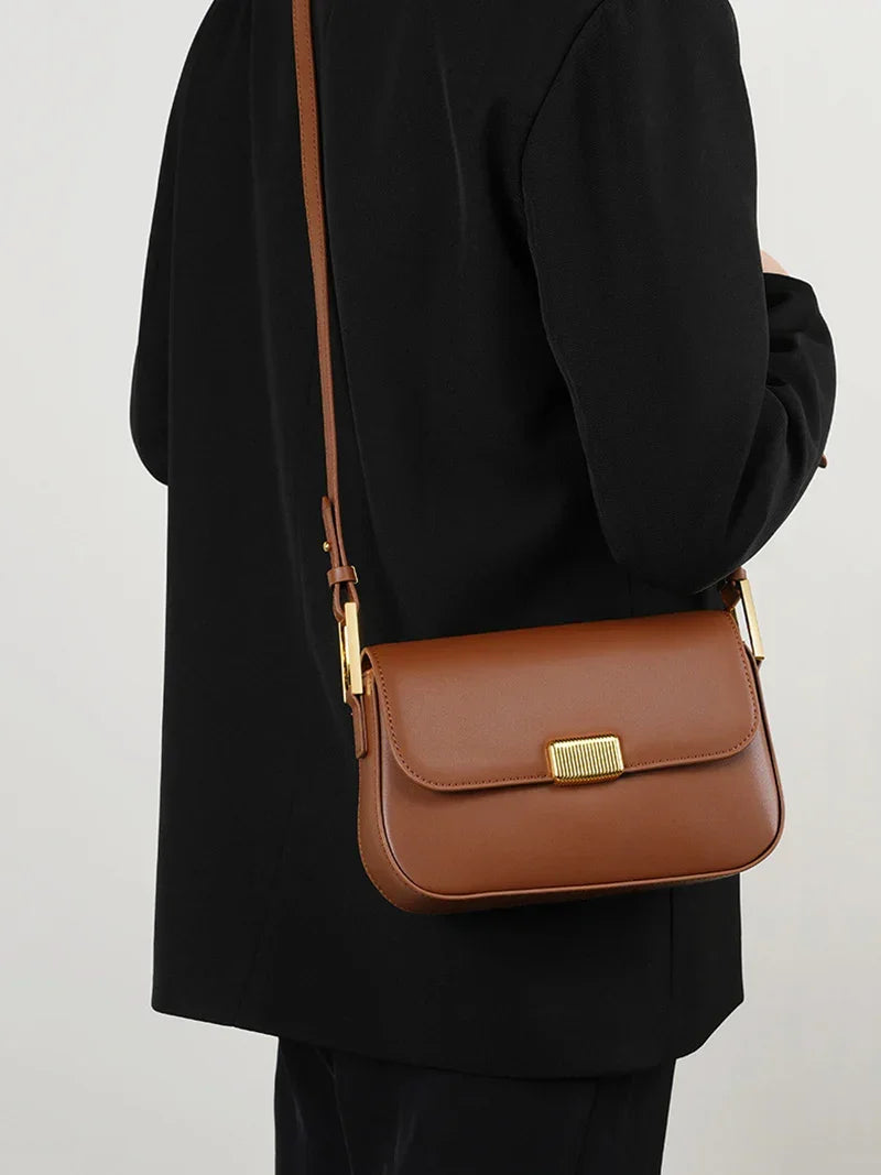 Sac à rabat femme à deux sangles, pièce dorée, 20 x 14 cm