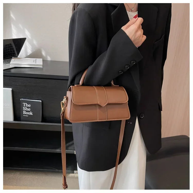 Petit sac bandoulière femme en similicuir à rabat aimanté
