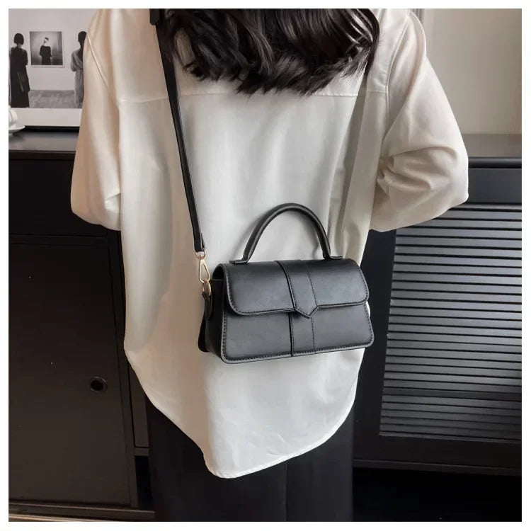 Petit sac bandoulière femme en similicuir à rabat aimanté
