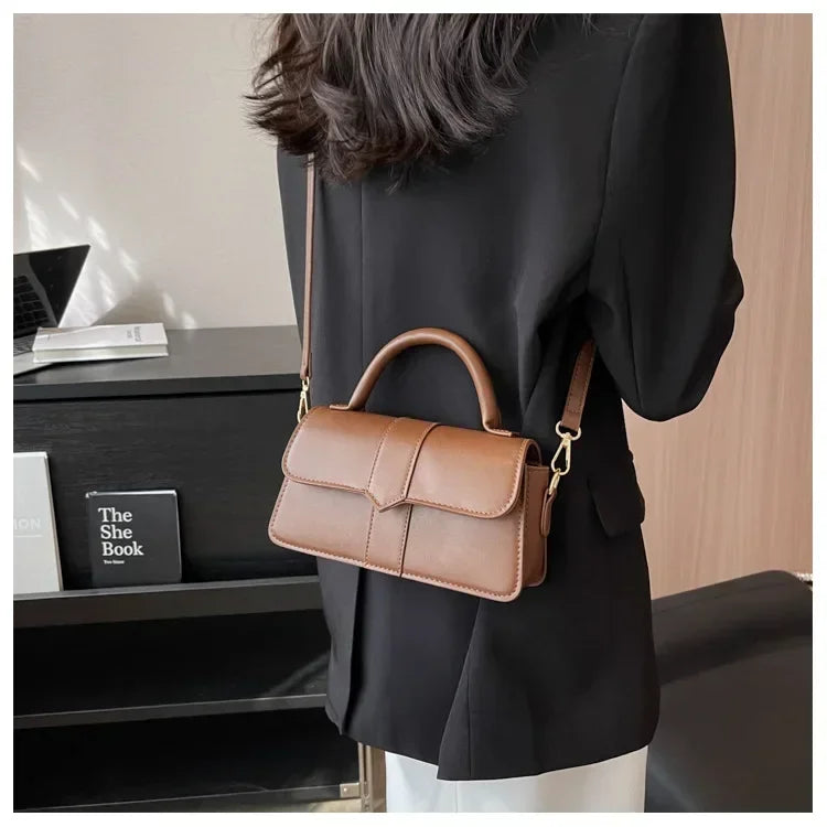 Petit sac bandoulière femme en similicuir à rabat aimanté