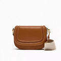 Petit sac besace femme à rabat surpiqué, deux sangles, camel