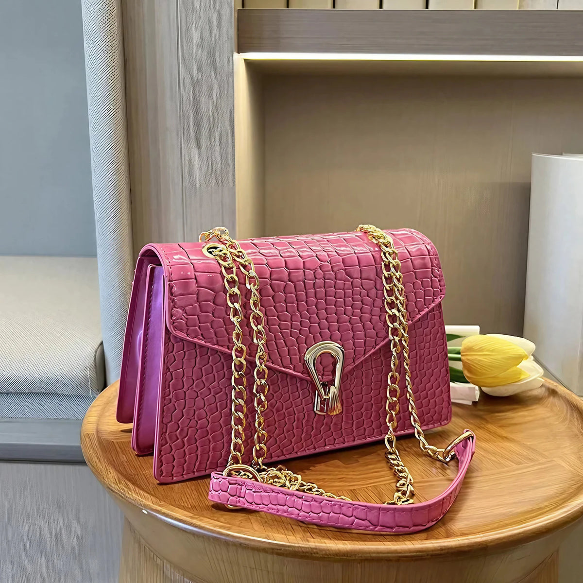 Sac bandoulière femme effet croco, forme allongée, six coloris