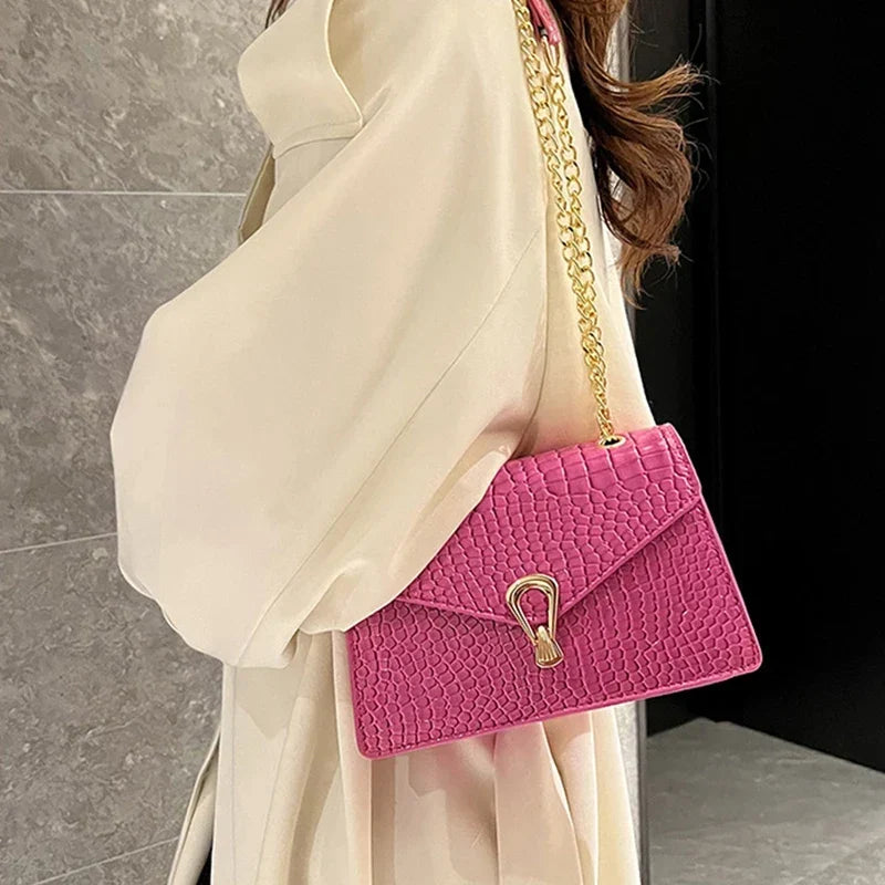 Sac bandoulière femme effet croco, forme allongée, six coloris