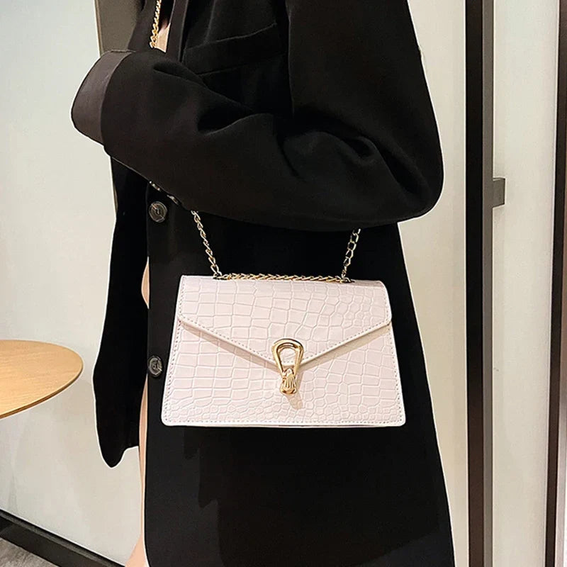 Sac bandoulière femme effet croco, forme allongée, six coloris