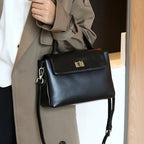 Petit sac cabas femme à rabat et loquet métal, en similicuir, noir