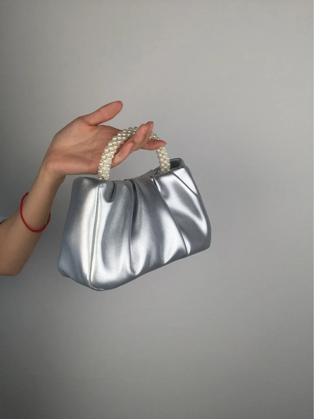 Sac de soirée femme plissé, poignée ornée de perles, 20 x 10 cm