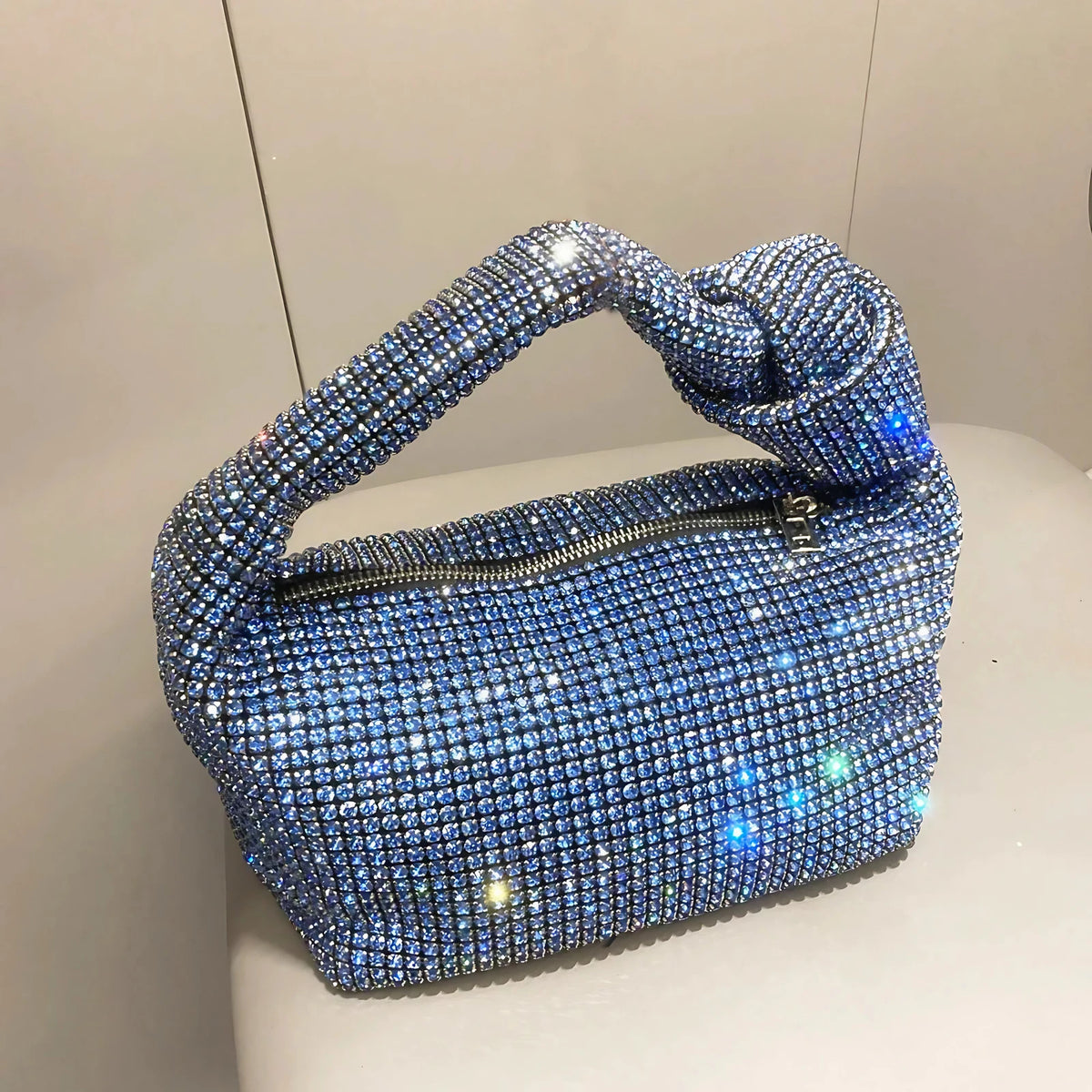 Petit sac de soirée femme à strass, anse à nœud, bleu