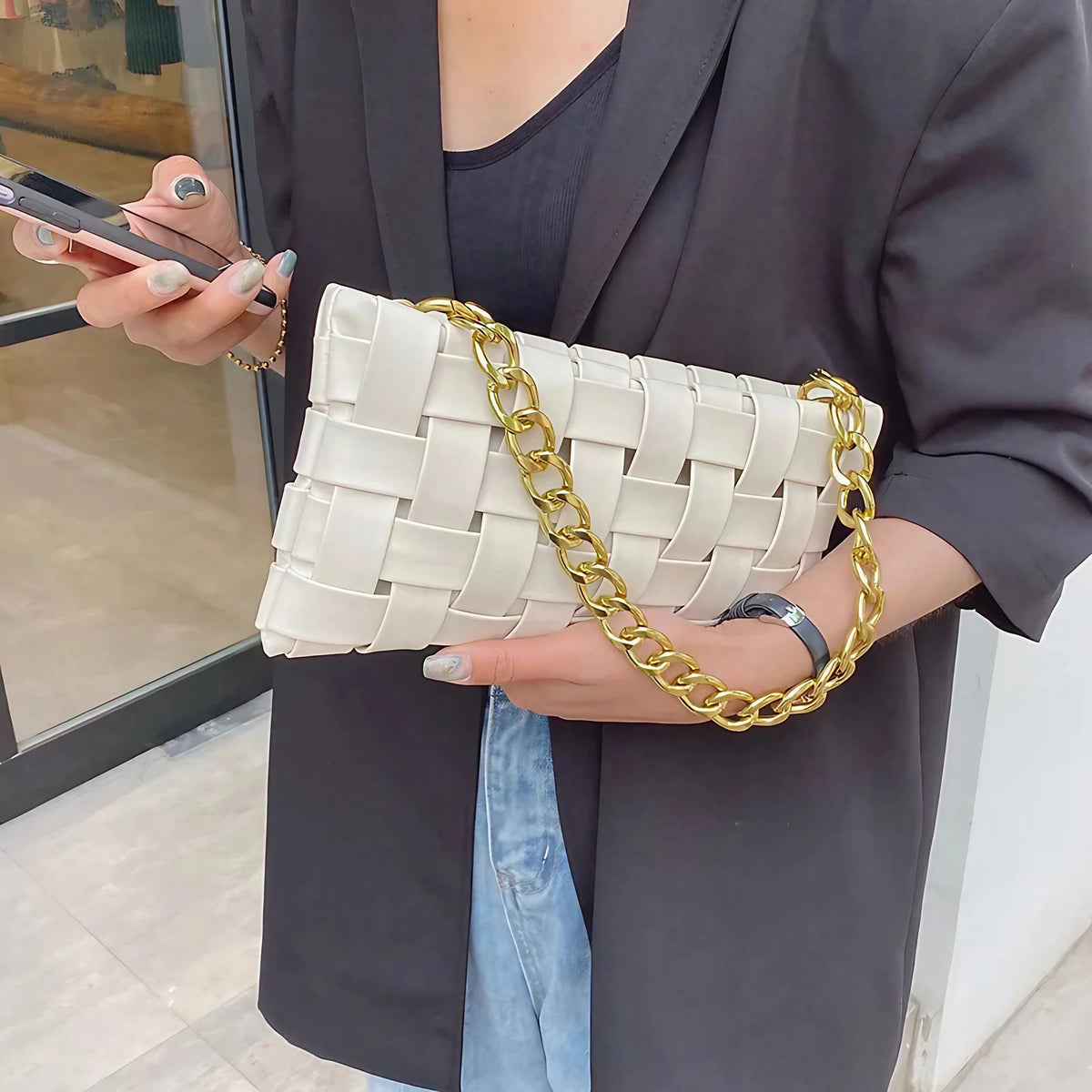 Petit sac pochette allongée femme en similicuir, 25 x 13 cm, crème