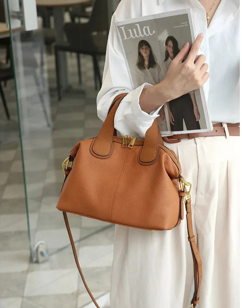 Sac bandoulière femme en cuir grainé, anses courtes, deux sangles