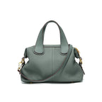 Sac bandoulière femme en cuir grainé, anses courtes, deux sangles, bleu et vert