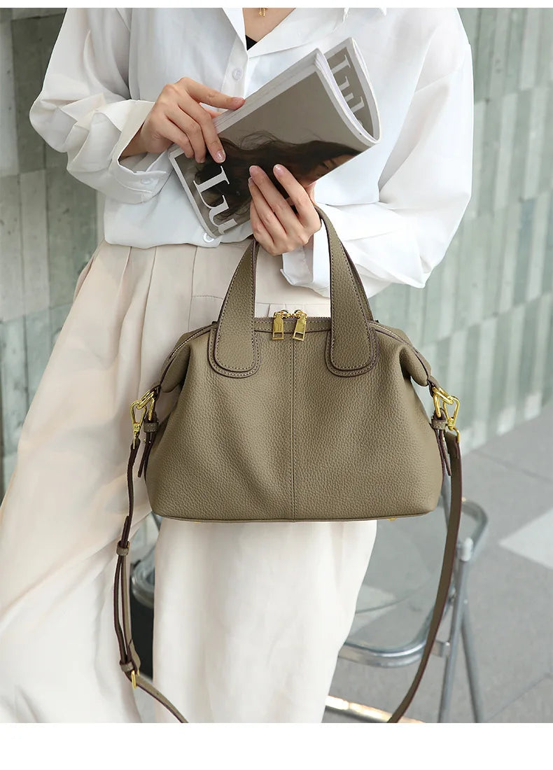 Sac bandoulière femme en cuir grainé, anses courtes, deux sangles
