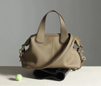Sac bandoulière femme en cuir grainé, anses courtes, deux sangles