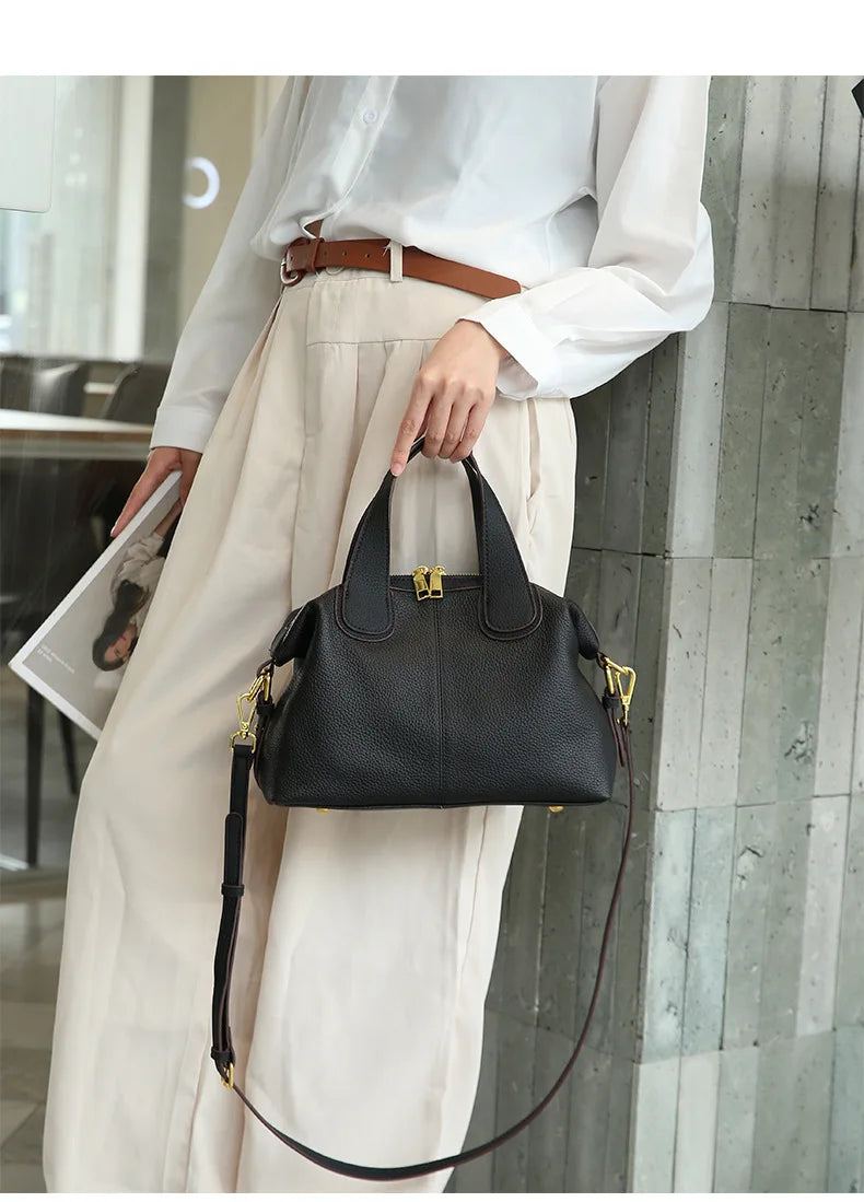 Sac bandoulière femme en cuir grainé, anses courtes, deux sangles