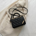 Petit sac carré noir femme à rabat matelassé, détails dorés, noir