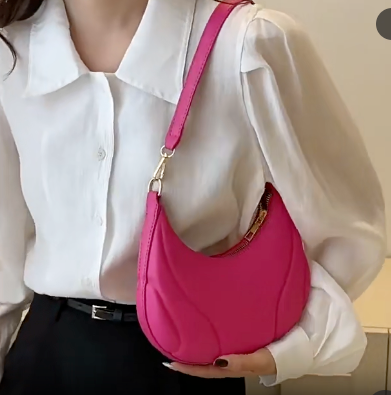Petit sac à main demi-lune femme, rose fuchsia, anse amovible