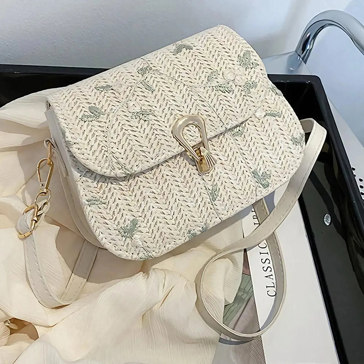 Sac en paille brodé de fleurs femme, rabat, bandoulière amovible, blanc