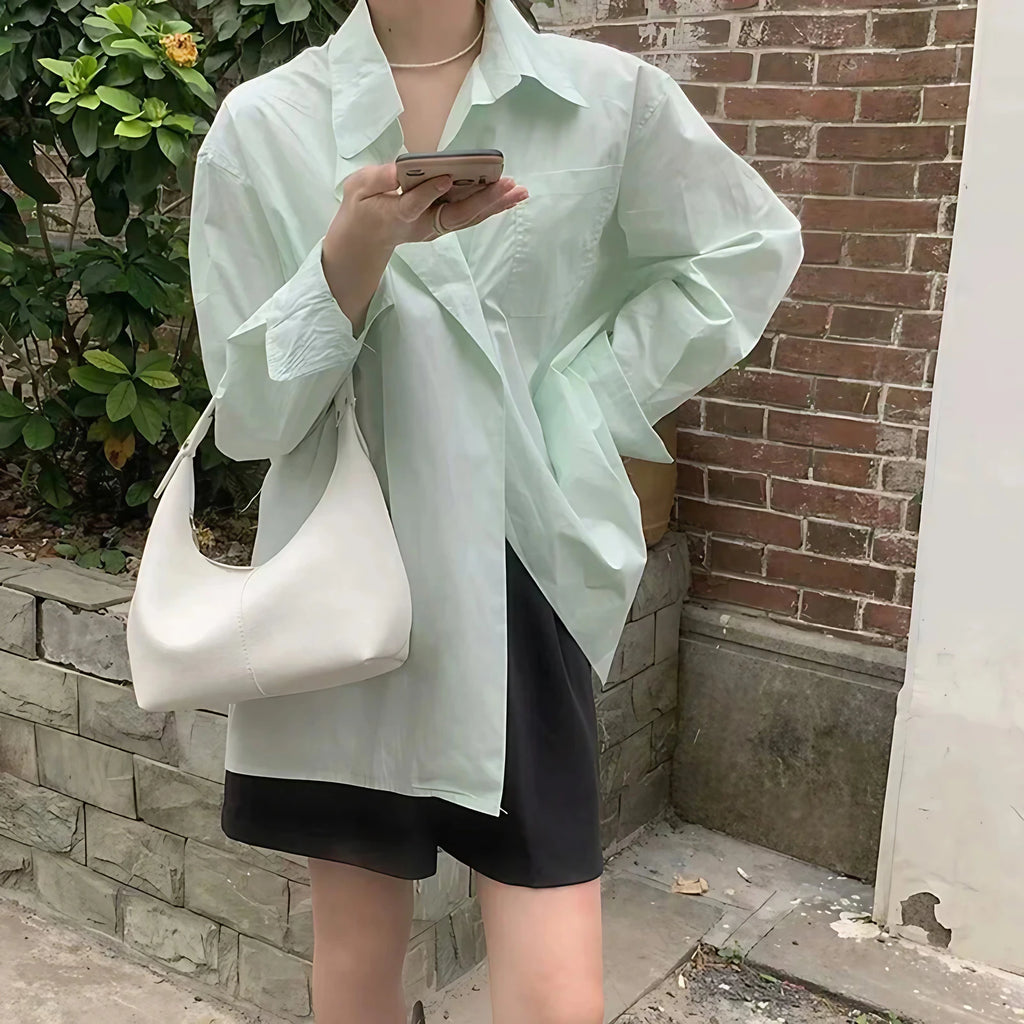 Petit sac porté épaule femme, forme arrondie, similicuir retourné, blanc