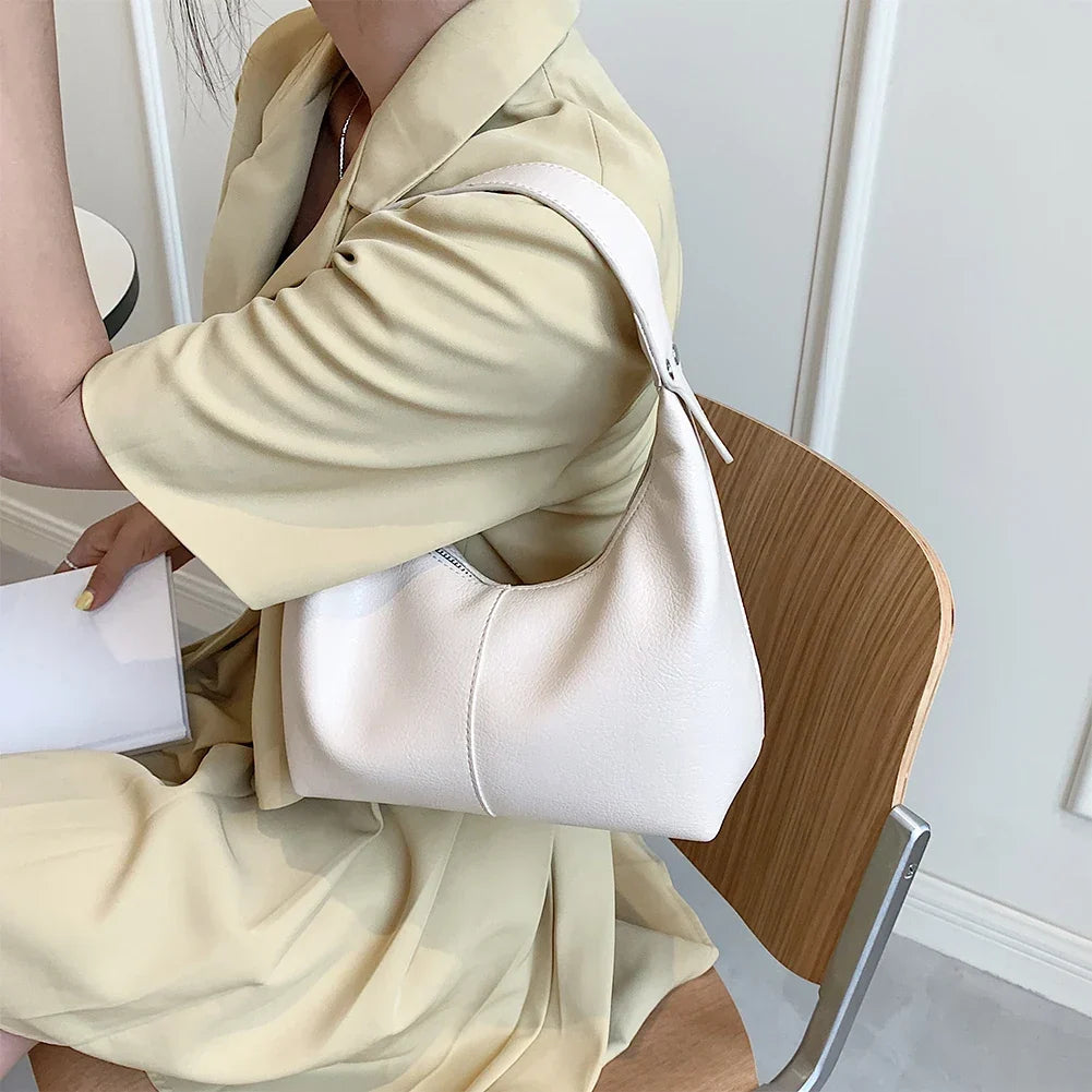 Petit sac porté épaule femme, forme arrondie, similicuir retourné