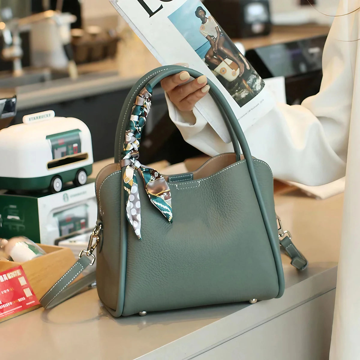 Petit sac à main femme en cuir grainé, 21 x 19 cm, bandoulière, vert