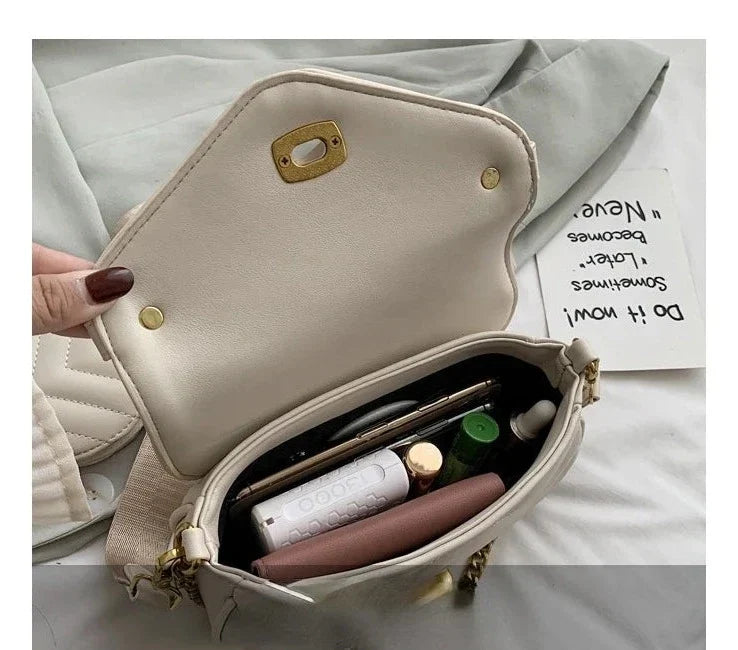 Petit sac à main femme matelassé, chaîne dorée et bandoulière