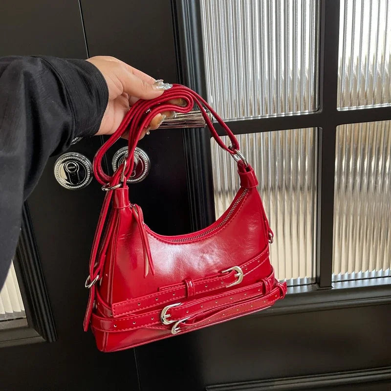 Petit sac trapèze femme en similicuir lisse, style rock