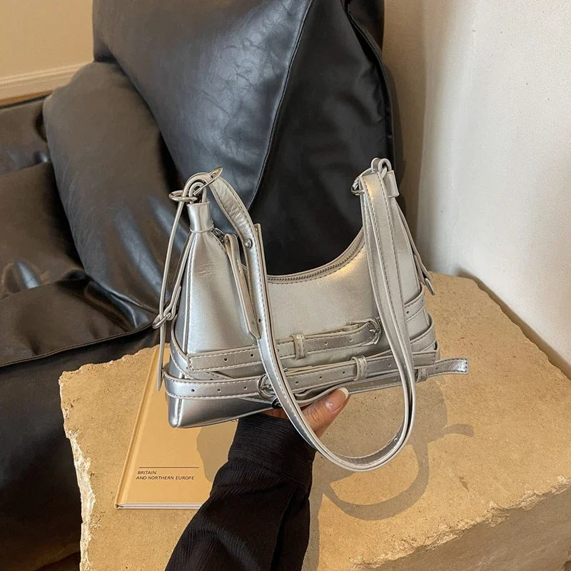 Petit sac trapèze femme en similicuir lisse, style rock
