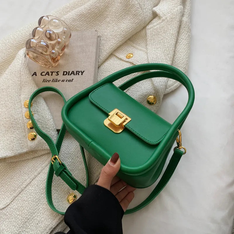 Petit sac à main femme vert, format compact