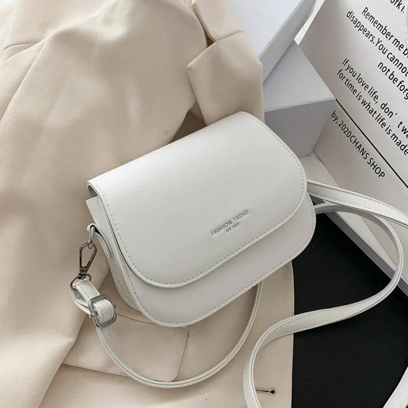Petit sac bandoulière fille et femme à rabat, similicuir, 17 x 13 cm, blanc