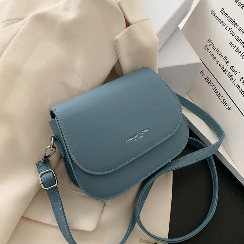 Petit sac bandoulière fille et femme à rabat, similicuir, 17 x 13 cm, bleu