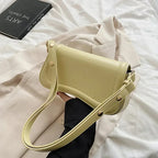 Petit sac femme à rabat aimanté en similicuir lisse, 21 x 12 cm, jaune
