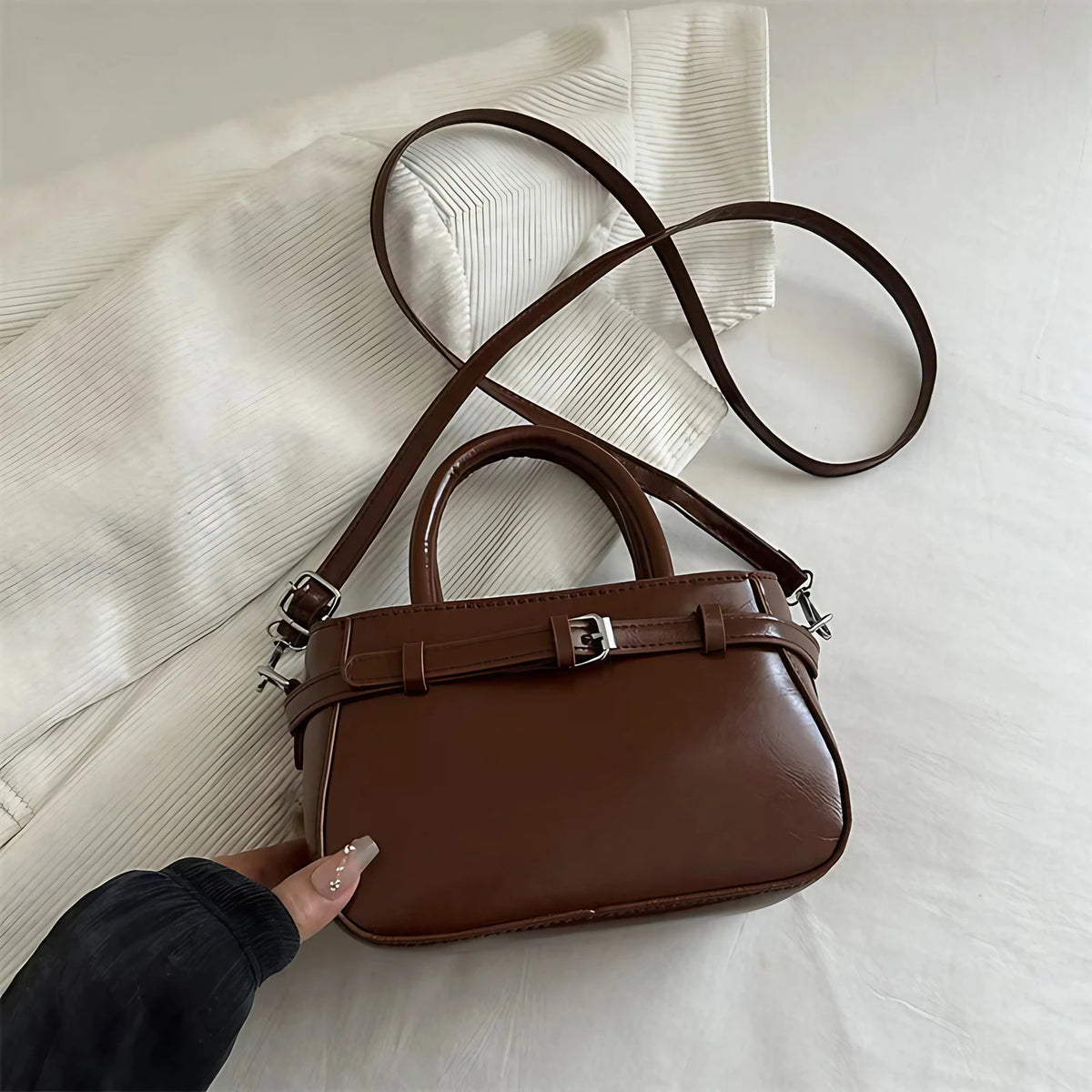 Petit sac à main carré femme, anse courte et sangle longue, marron