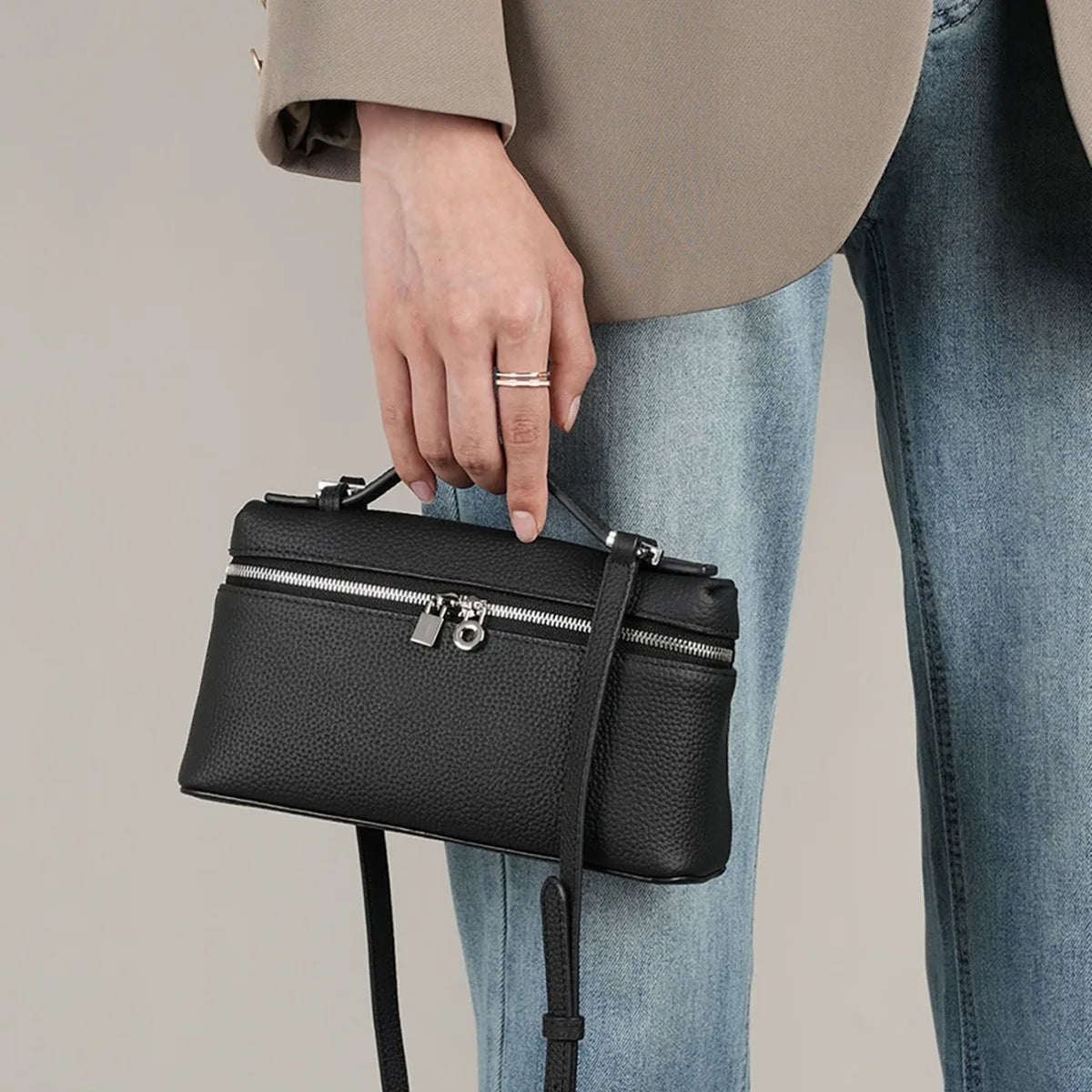 Pochette bandoulière femme en similicuir grainé, dix coloris