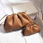 Pochette femme froncée en similicuir, trois formats, sept coloris