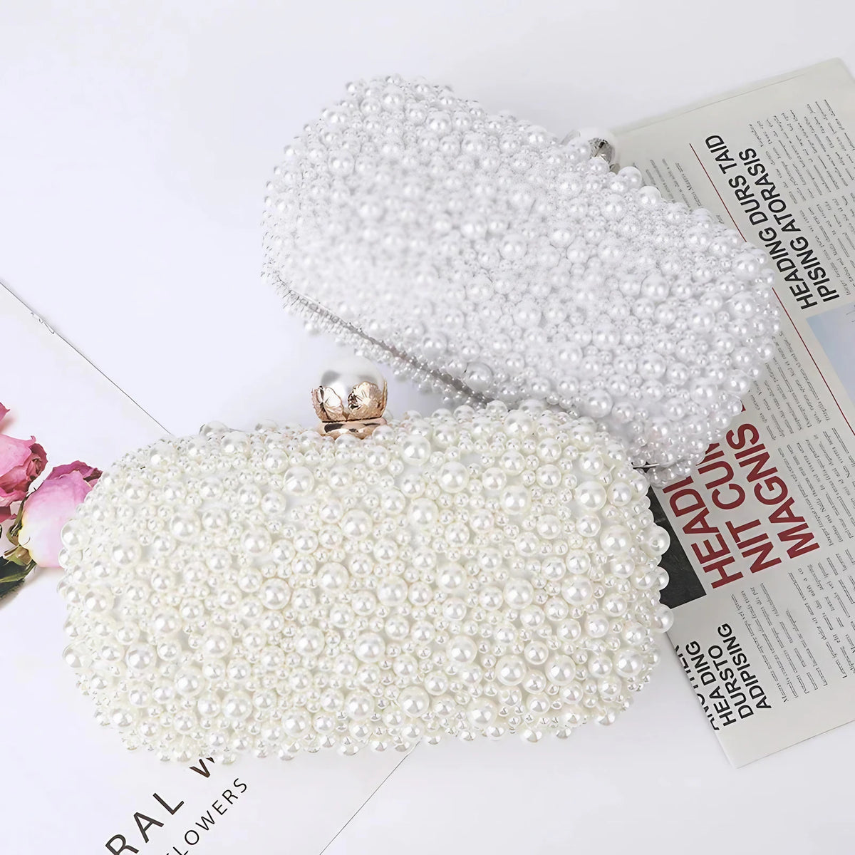 Pochette minaudière à perles nacrées, chaîne amovible