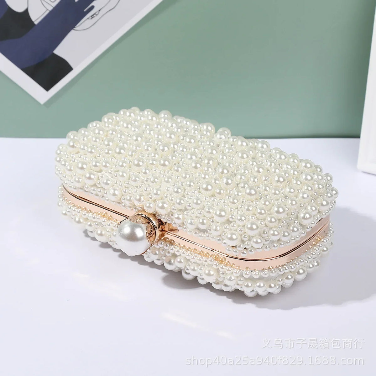 Pochette minaudière à perles nacrées, chaîne amovible