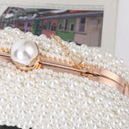 Pochette minaudière à perles nacrées, chaîne amovible