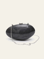 Pochette de cérémonie femme forme arrondie, chaîne dorée