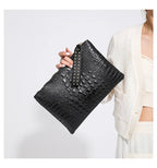 Pochette de soirée noire femme à dragonne, 27 x 17 cm