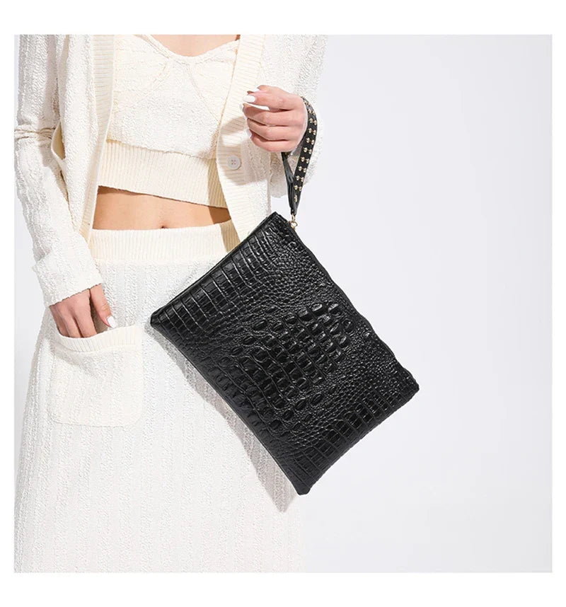 Pochette de soirée noire femme à dragonne, 27 x 17 cm
