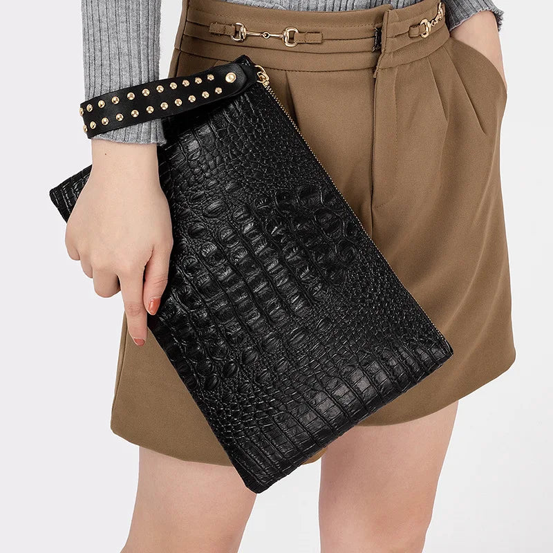 Pochette de soirée noire femme à dragonne, 27 x 17 cm