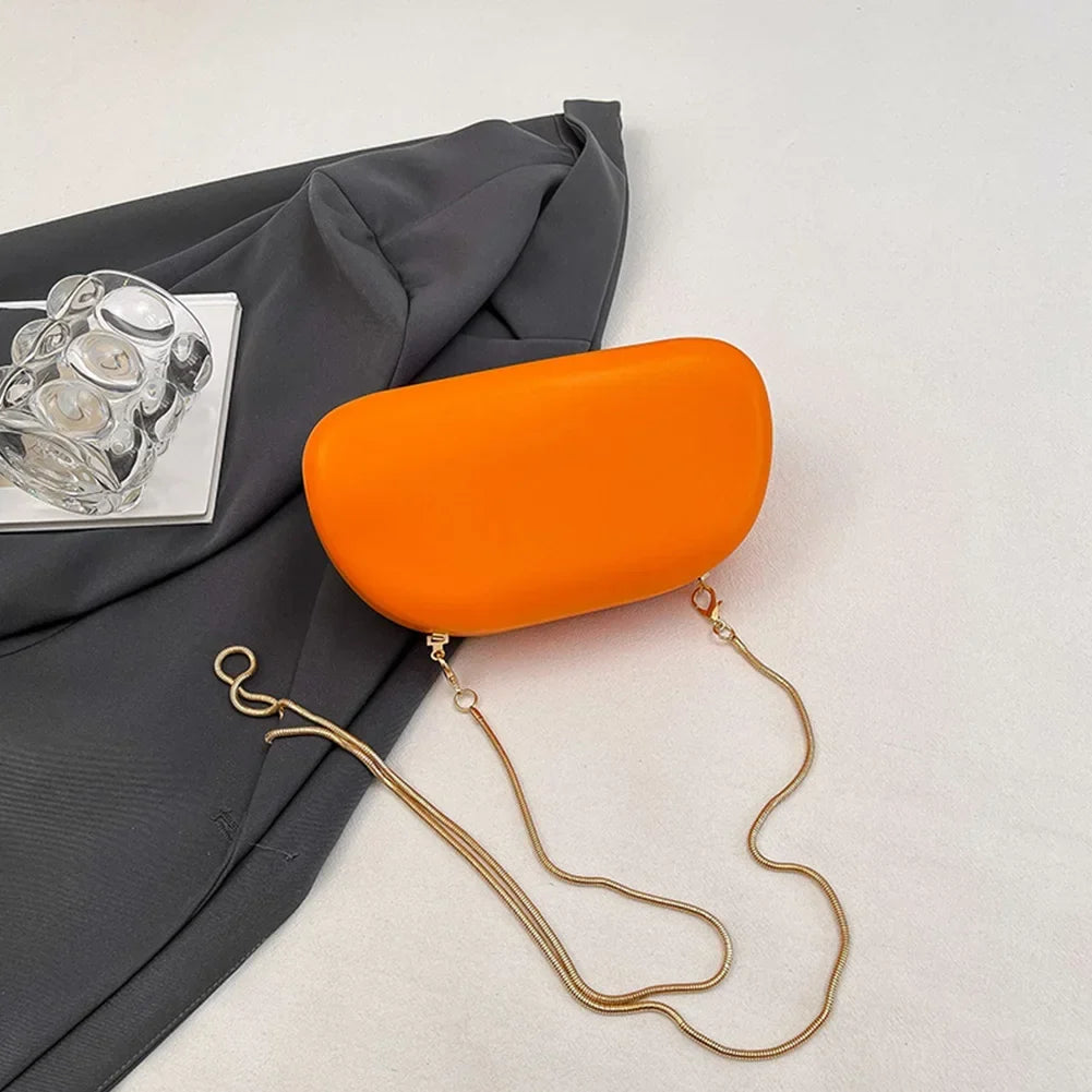 Pochette de soirée femme arrondie, chaîne dorée amovible