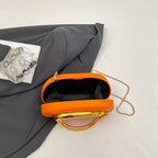 Pochette de soirée femme arrondie, chaîne dorée amovible