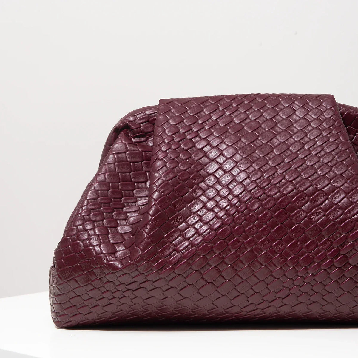 Pochette bordeaux femme en similicuir tressé, finition mate