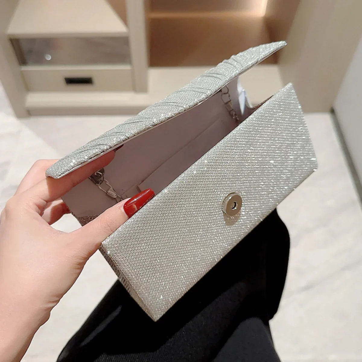 Pochette de soirée femme scintillante, à strass ou argentée