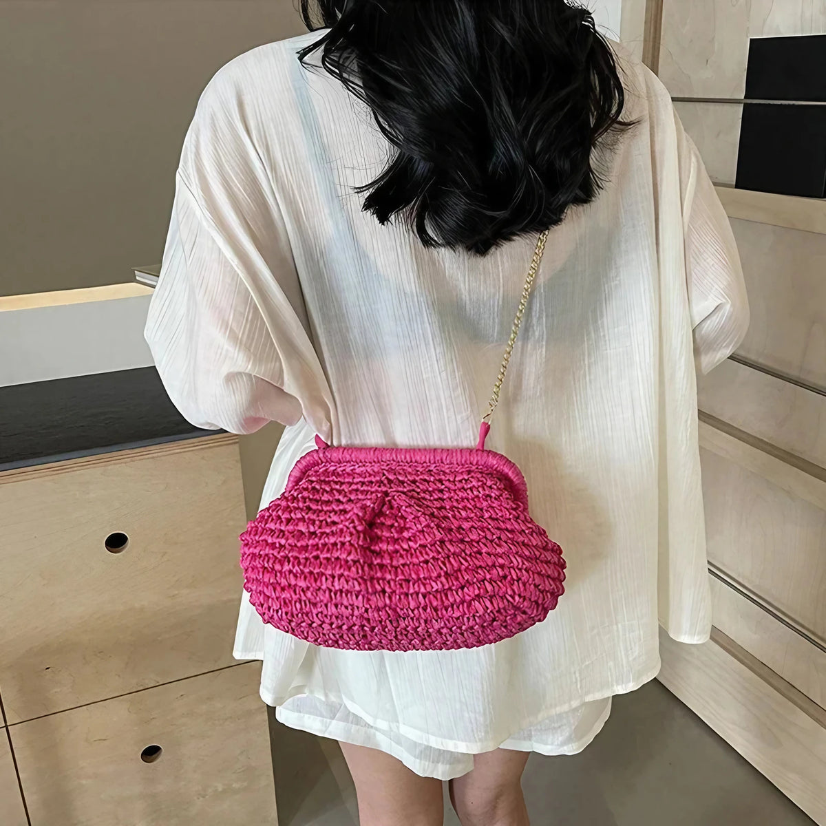 Pochette en paille femme avec chaîne dorée, quatre coloris