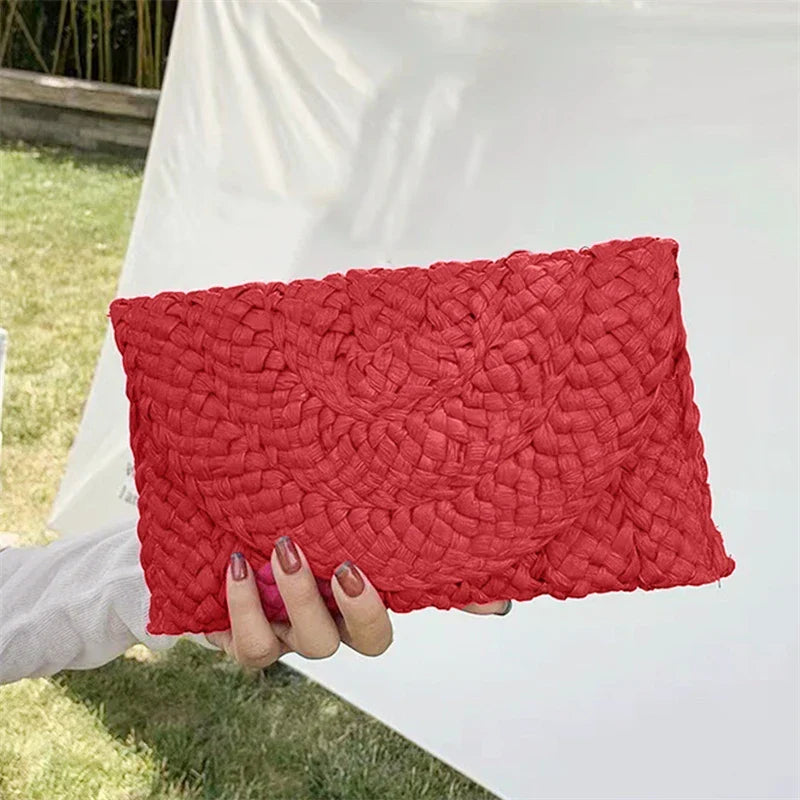 Pochette en paille tressée femme, rabat aimanté, huit coloris, rouge