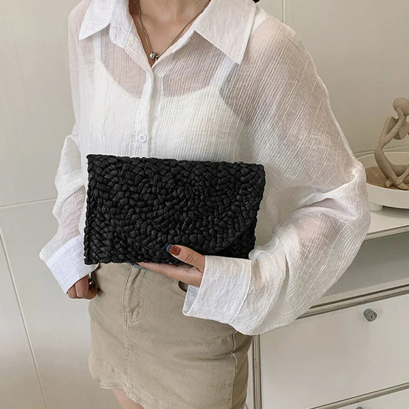 Pochette en paille tressée femme, rabat aimanté, huit coloris