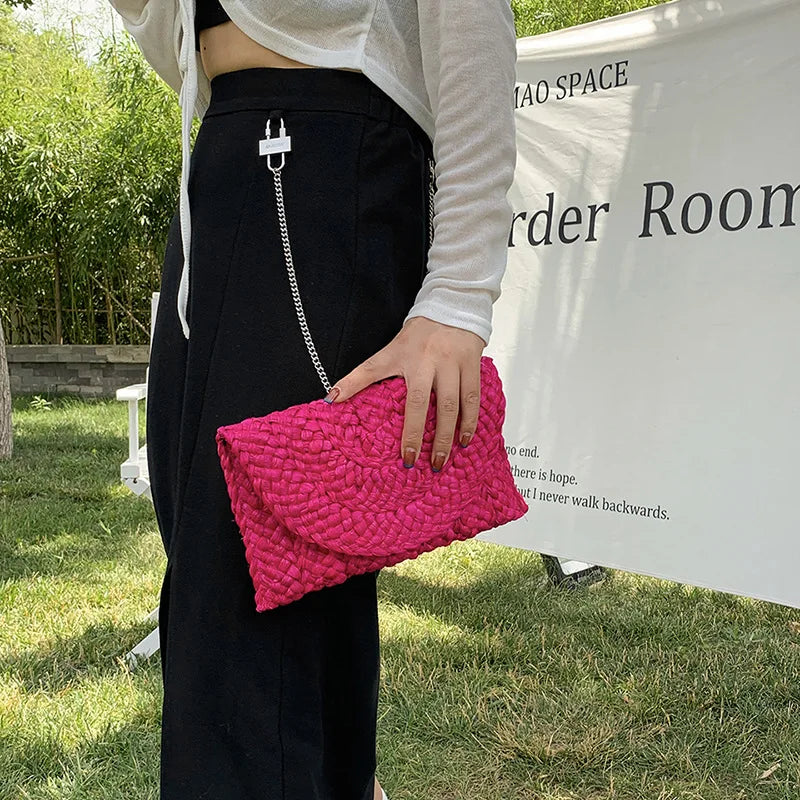 Pochette en paille tressée femme, rabat aimanté, huit coloris