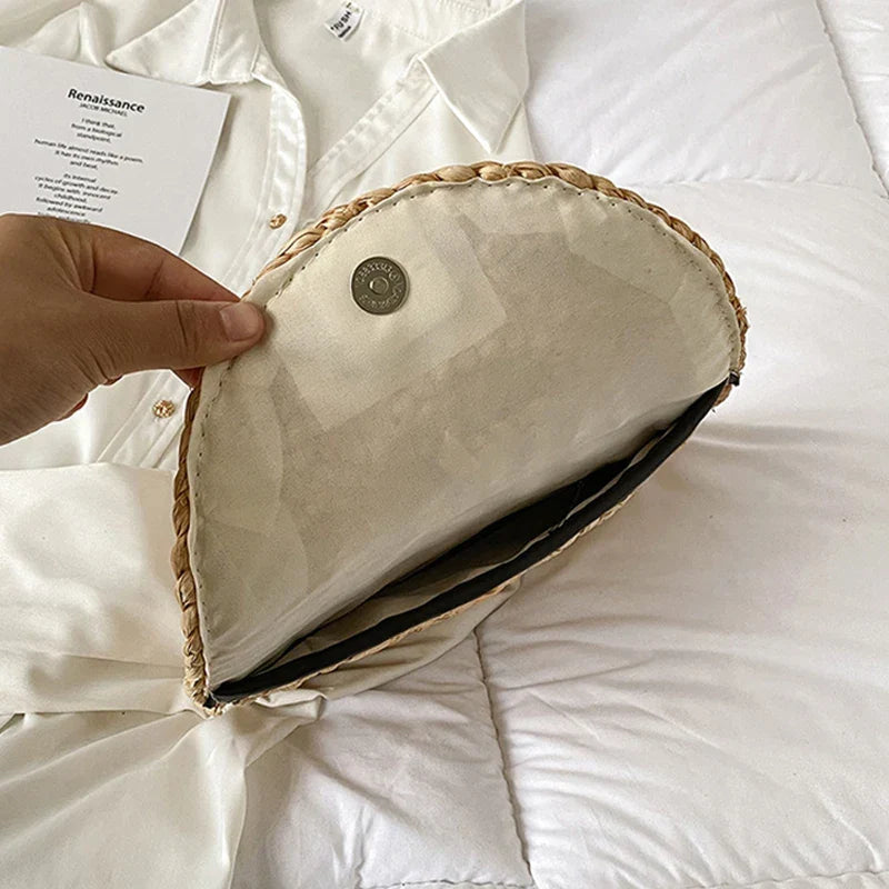 Pochette en paille tressée femme, rabat aimanté, huit coloris